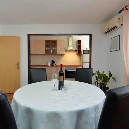 With A - C In Porec-istrien 42534